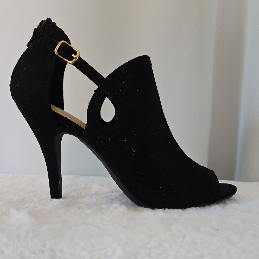 LC Lauren Conrad Black Peep-Toe Heels